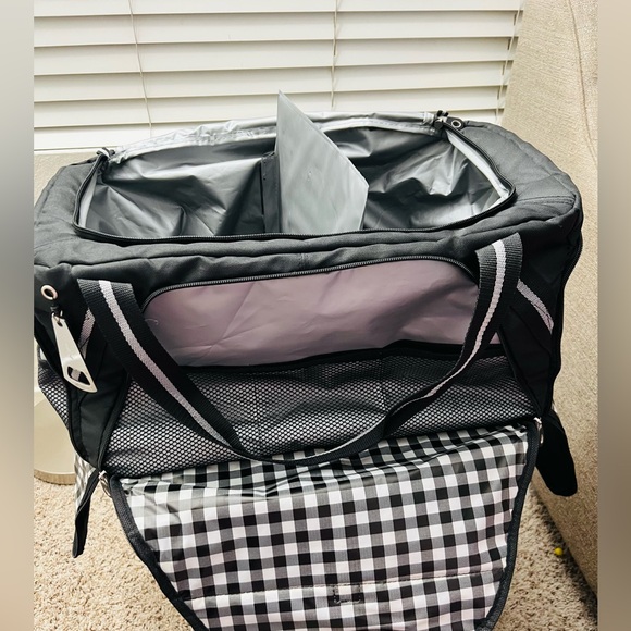 Black PlayStation duffle bag - Picture 7 of 7